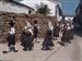 Grupo folklórico acompañando a San Roque durante la procesión.