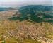 Vista aérea de Navalvillar de Pela.Con la sierra de Pela y el pantano al fondo.