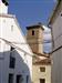 Calle y casas con la torre de la Iglesia (Foto: JLSL)